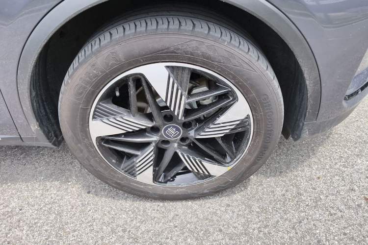 Used BYD Tang New Energy 2024 DM-i Glory Edition 112KM Prestige Model Right Front Wheel Hub