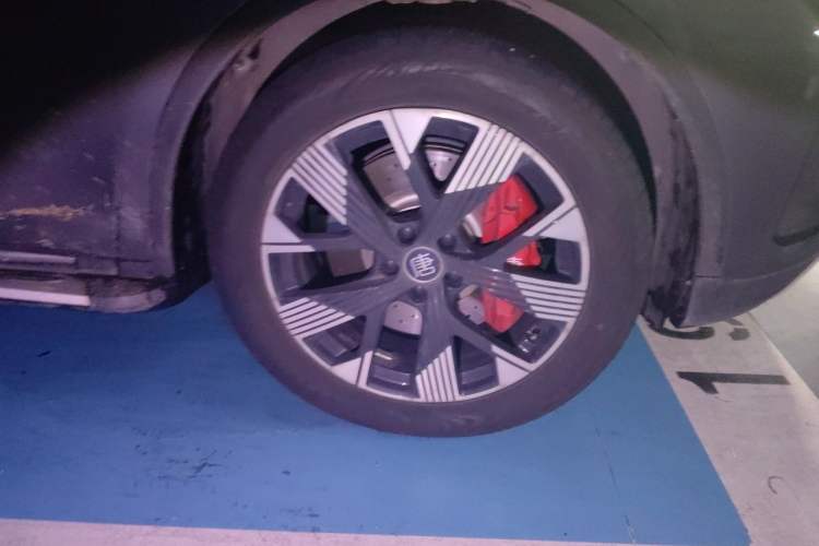 Used BYD Tang New Energy 2024 DM-p Champion Edition 215 km All-Wheel-Drive Flagship Model Right Front Wheel Hub