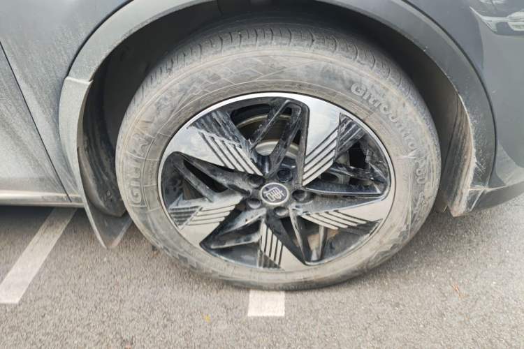 Used BYD Tang New Energy 2024 DM-i Glory Edition 112KM Prestige Model Right Front Wheel Hub