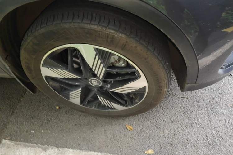 Used BYD Tang New Energy 2024 DM-i Glory Edition 112KM Prestige Model Right Front Wheel Hub