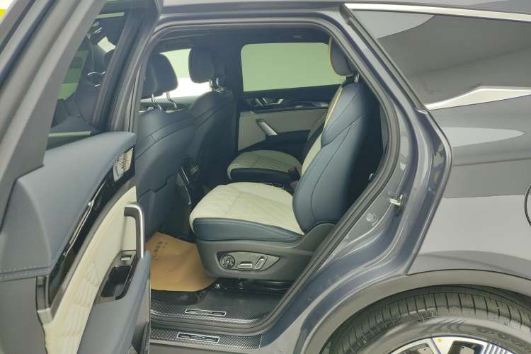 Used BYD Tang New Energy 2024 DM-p Champion Edition 215 km All-Wheel-Drive Flagship Model Right Rear Seat