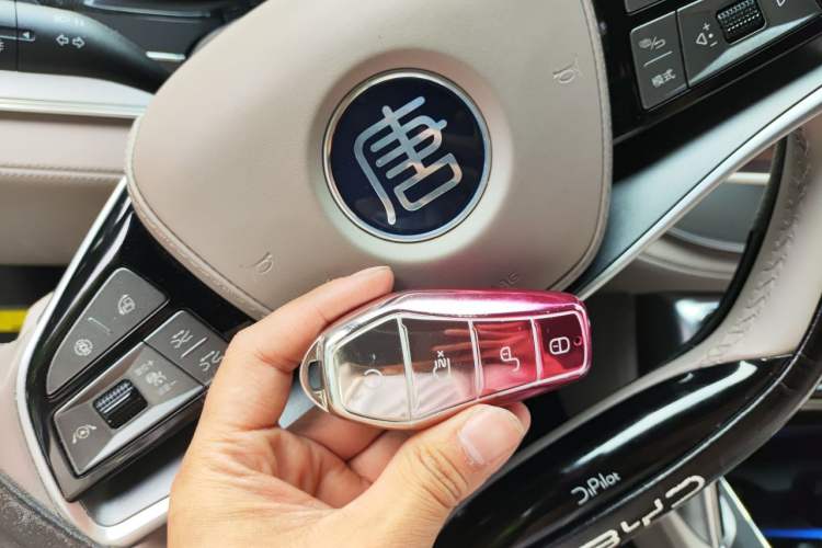 Used BYD Tang New Energy 2024 DM-i Glory Edition 112KM Prestige Model Vehicle Key