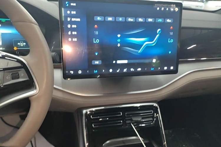 Used BYD Tang New Energy 2024 DM-i Glory Edition 112KM Flagship Model Audio And AC Panel