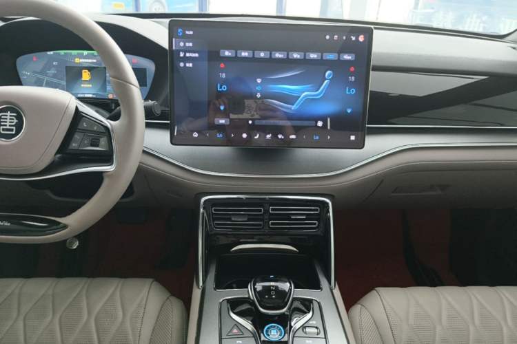 Used BYD Tang New Energy 2024 DM-i Glory Edition 112KM Prestige Model Audio And AC Panel