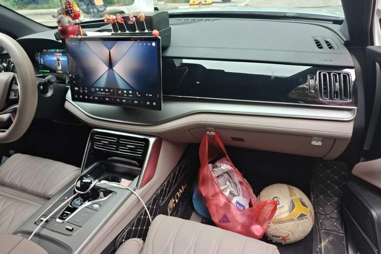 Used BYD Tang New Energy 2024 DM-i Glory Edition 200KM Flagship Model Audio And AC Panel