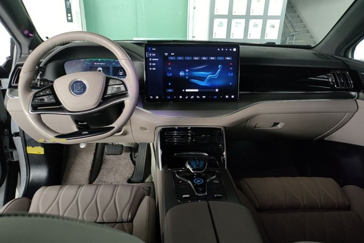 Used BYD Tang New Energy 2024 DM-p Champion Edition 215 km All-Wheel-Drive Flagship Model Center Console