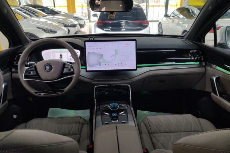 Used BYD Tang New Energy 2024 DM-i Glory Edition 112KM Prestige Model Center Console
