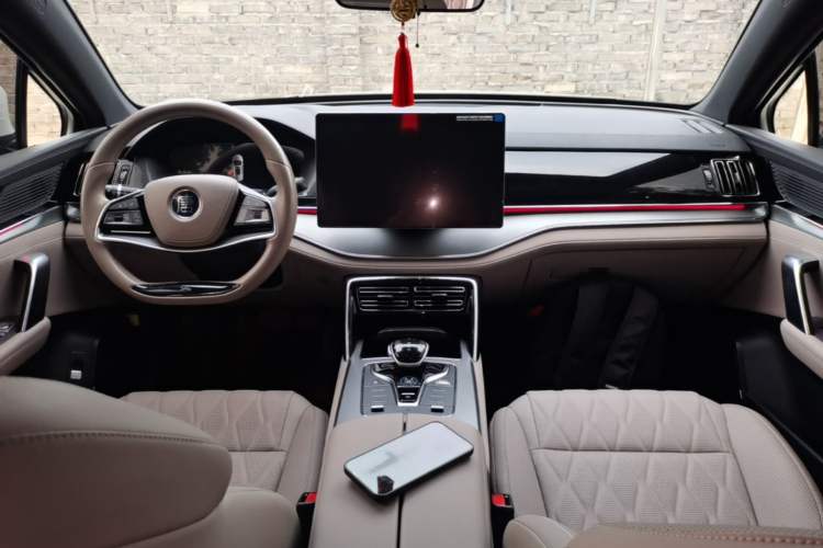 Used BYD Tang New Energy 2024 DM-i Glory Edition 112KM Prestige Model Center Console