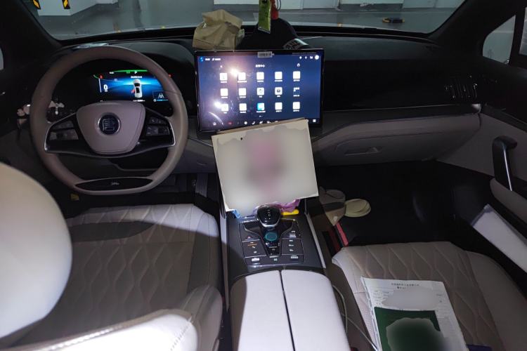 Used BYD Tang New Energy 2024 DM-i Glory Edition 112KM Prestige Model Center Console