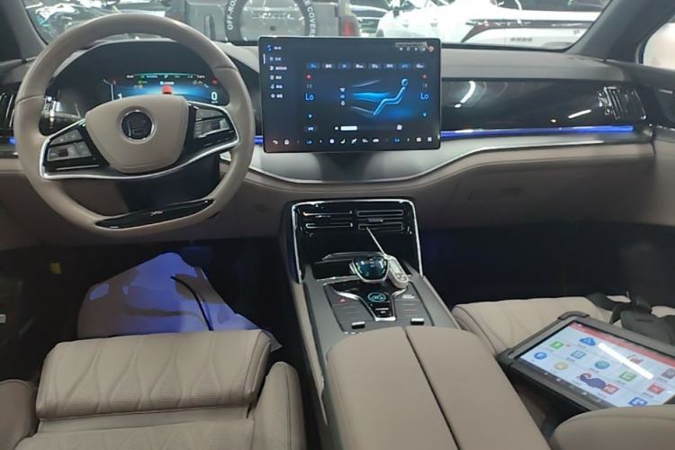 Used BYD Tang New Energy 2024 DM-i Glory Edition 112KM Flagship Model Center Console