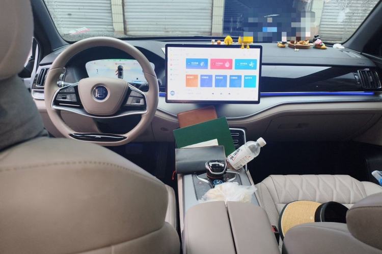 Used BYD Tang New Energy 2024 DM-i Glory Edition 112KM Prestige Model Center Console