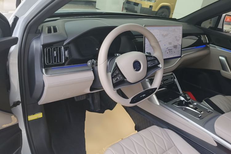 Used BYD Tang New Energy 2024 DM-i Glory Edition 112KM Prestige Model Center Console