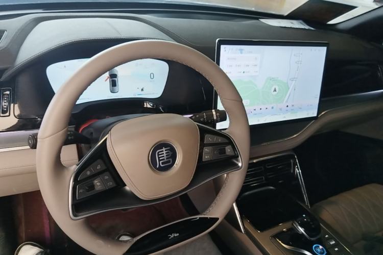 Used BYD Tang New Energy 2024 DM-i Glory Edition 112KM Prestige Model Center Console