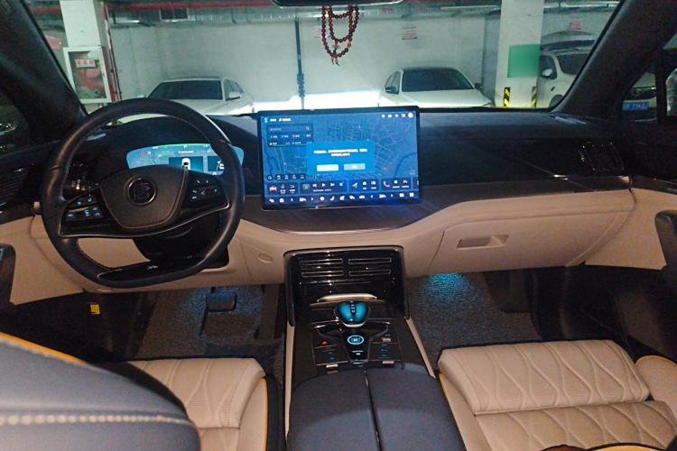 Used BYD Tang New Energy 2024 EV Champion Edition 730KM Deluxe Model Center Console