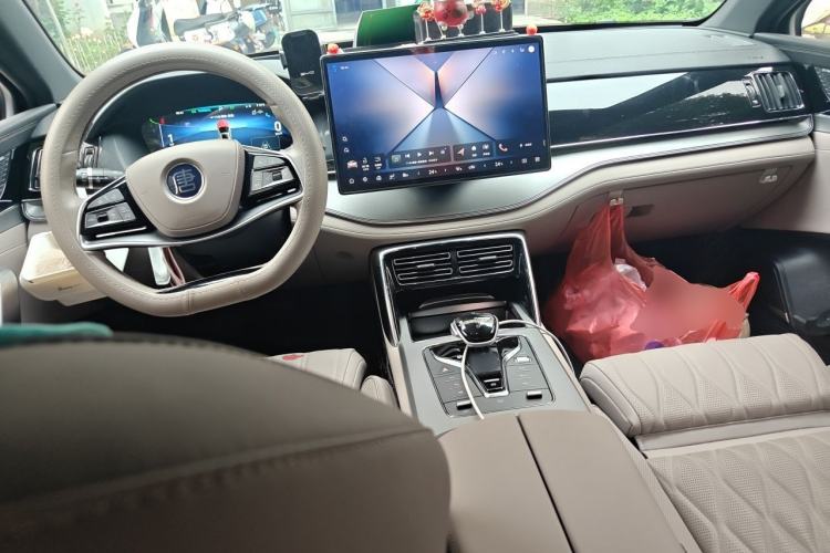 Used BYD Tang New Energy 2024 DM-i Glory Edition 200KM Flagship Model Center Console