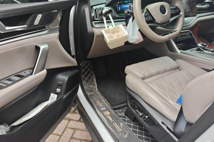 Used BYD Tang New Energy 2024 DM-i Glory Edition 200KM Flagship Model Driver Seat
