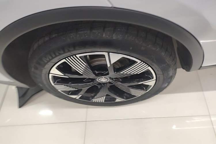 Used BYD Tang New Energy 2024 DM-i Glory Edition 112KM Flagship Model Exterior 5
