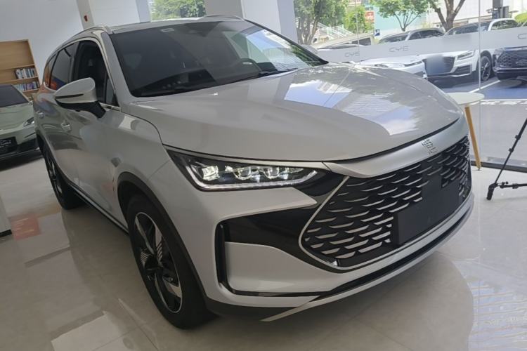 Used BYD Tang New Energy 2024 DM-i Glory Edition 112KM Prestige Model Front Right 45 Deg
