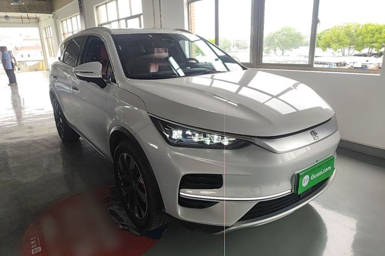 Used BYD Tang New Energy 2024 EV Champion Edition 730KM Deluxe Model Front Right 45 Deg