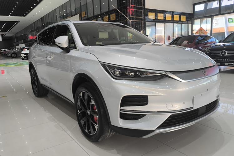 Used BYD Tang New Energy 2024 EV Champion Edition 730KM Deluxe Model Front Right 45 Deg