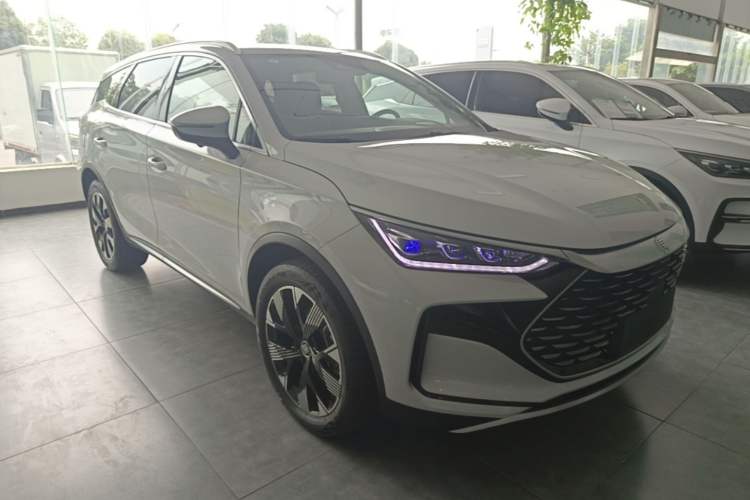 Used BYD Tang New Energy 2024 DM-i Glory Edition 112KM Flagship Model Front Right 45 Deg
