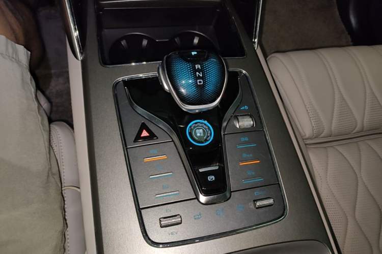 Used BYD Tang New Energy 2024 DM-p Champion Edition 215 km All-Wheel-Drive Flagship Model Gear Lever