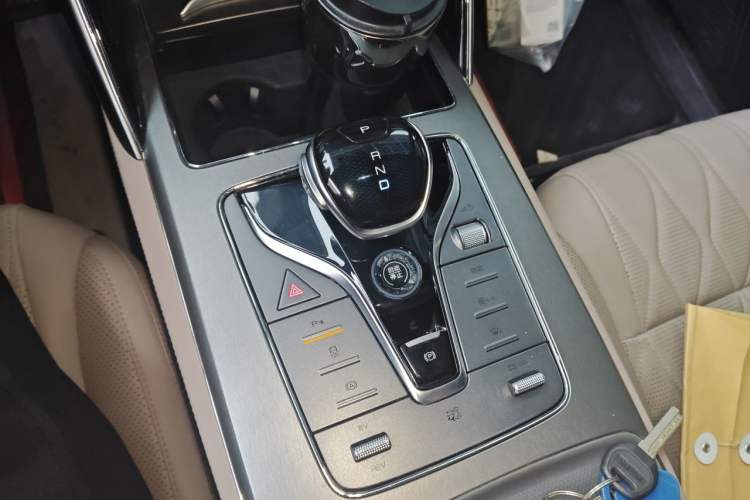 Used BYD Tang New Energy 2024 DM-i Glory Edition 112KM Prestige Model Gear Lever