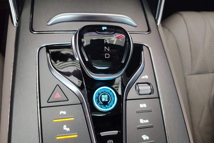 Used BYD Tang New Energy 2024 DM-i Glory Edition 112KM Prestige Model Gear Lever