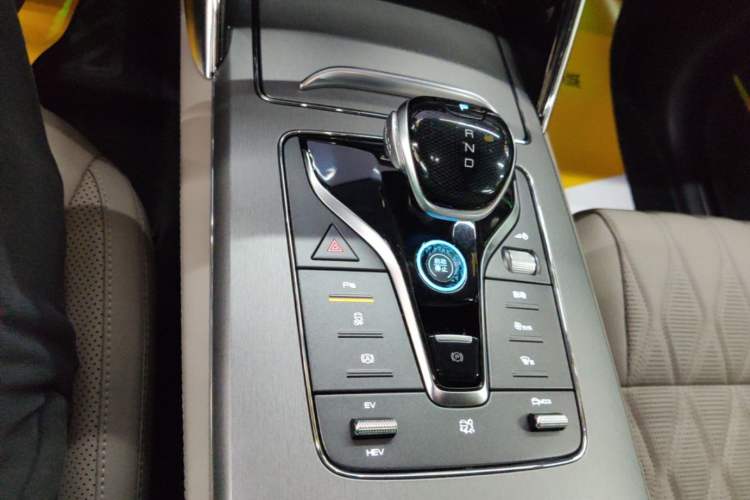 Used BYD Tang New Energy 2024 DM-i Glory Edition 112KM Prestige Model Gear Lever