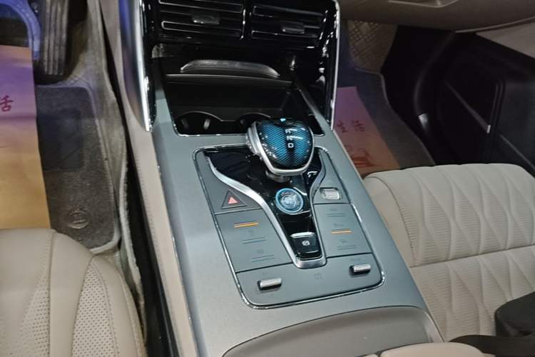 Used BYD Tang New Energy 2024 DM-i Glory Edition 112KM Prestige Model Gear Lever