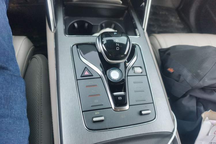 Used BYD Tang New Energy 2024 EV Glory Edition 730KM Premium Model Gear Lever