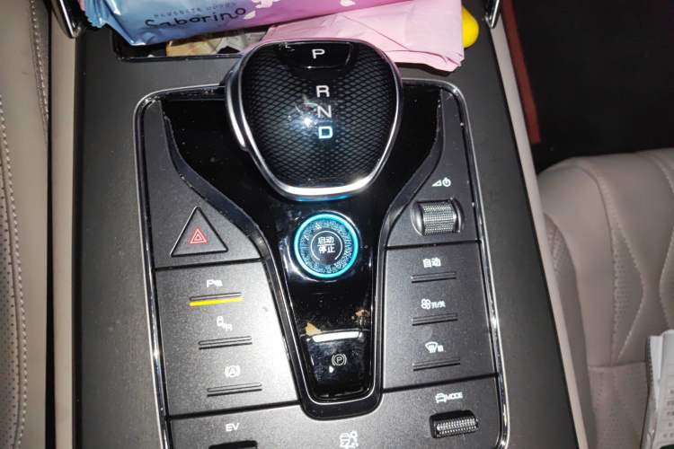 Used BYD Tang New Energy 2024 DM-i Glory Edition 112KM Prestige Model Gear Lever