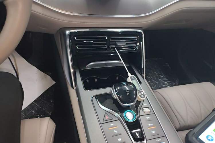 Used BYD Tang New Energy 2024 DM-i Glory Edition 112KM Flagship Model Gear Lever