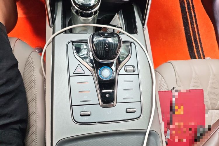 Used BYD Tang New Energy 2024 DM-i Glory Edition 112KM Prestige Model Gear Lever