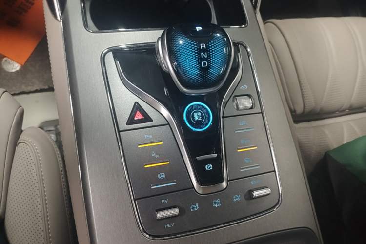 Used BYD Tang New Energy 2024 DM-p Champion Edition 215 km All-Wheel-Drive Flagship Model Gear Lever