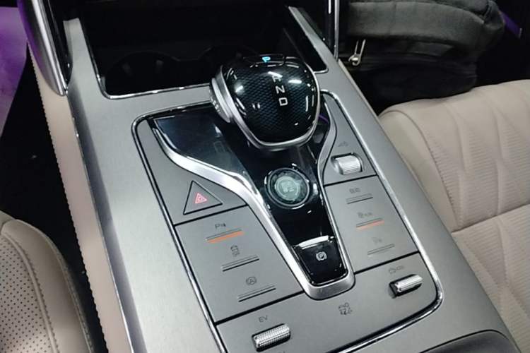 Used BYD Tang New Energy 2024 DM-i Glory Edition 112KM Prestige Model Gear Lever