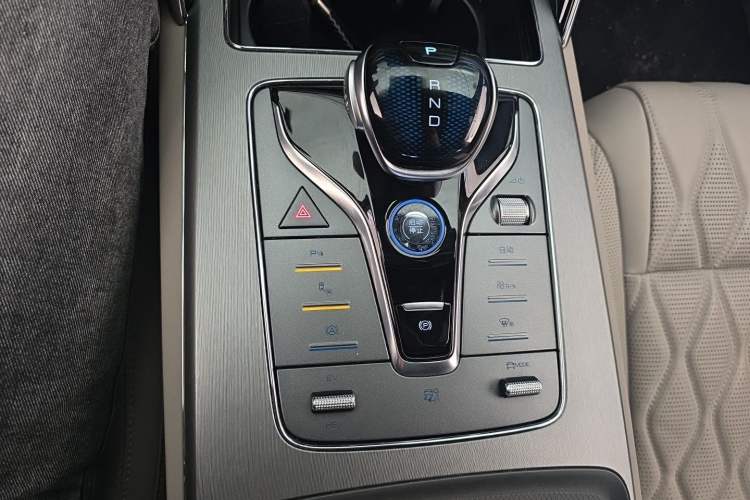 Used BYD Tang New Energy 2024 DM-i Glory Edition 112KM Prestige Model Gear Lever