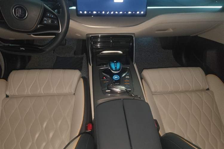 Used BYD Tang New Energy 2024 EV Champion Edition 730KM Deluxe Model Gear Lever