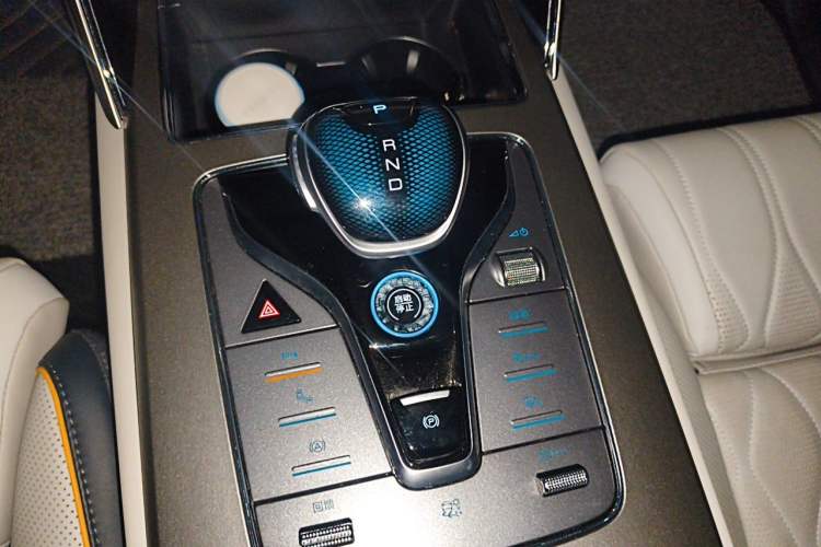 Used BYD Tang New Energy 2024 EV Champion Edition 730KM Deluxe Model Gear Lever