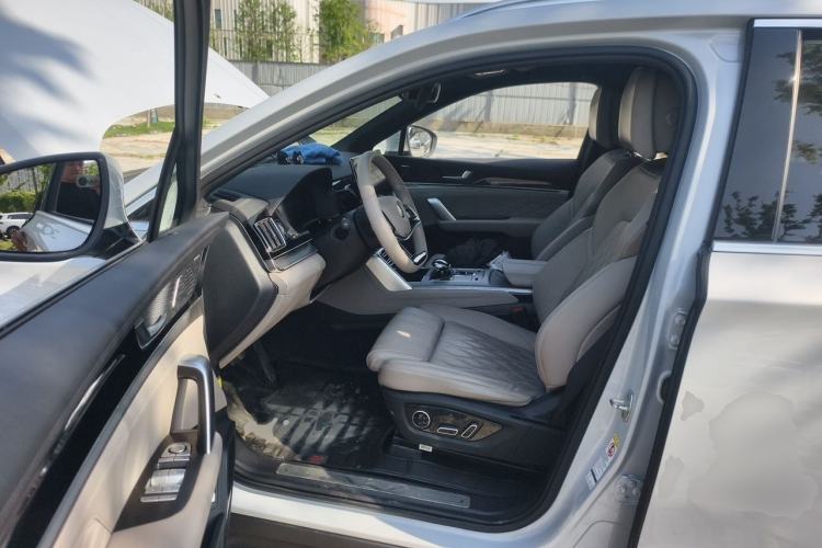 Used BYD Tang New Energy 2024 EV Glory Edition 730KM Premium Model Interior 3