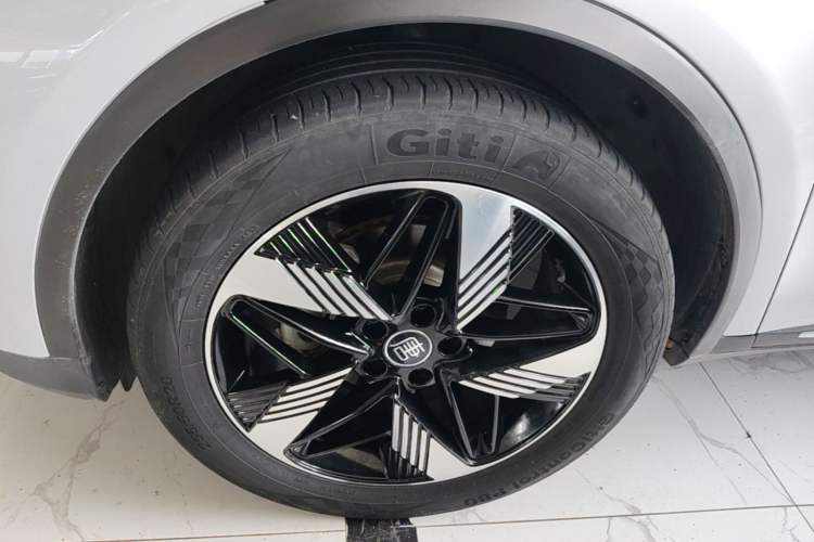 Used BYD Tang New Energy 2024 DM-i Glory Edition 112KM Prestige Model Left Front Wheel Hub