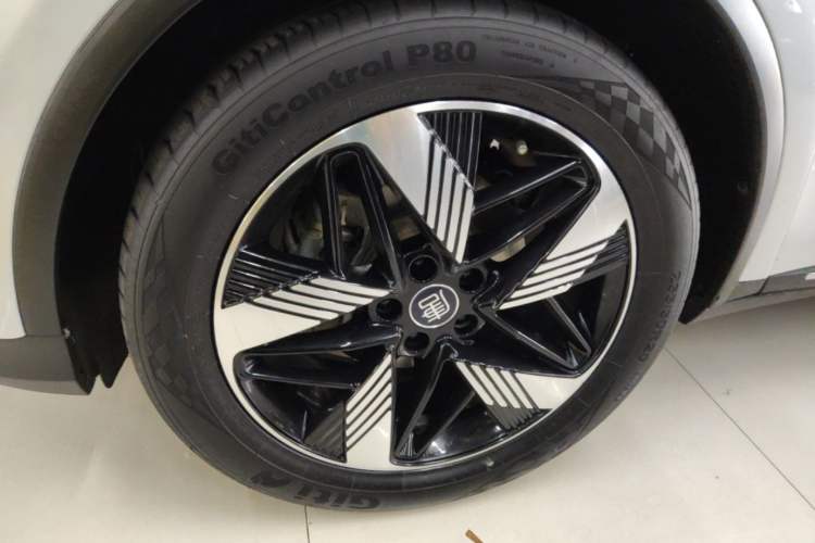 Used BYD Tang New Energy 2024 DM-i Glory Edition 112KM Prestige Model Left Front Wheel Hub