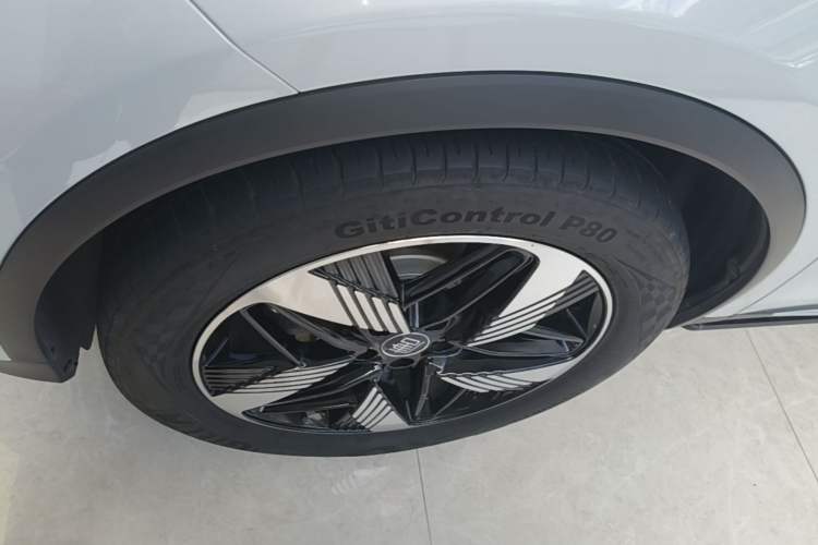 Used BYD Tang New Energy 2024 DM-i Glory Edition 112KM Prestige Model Left Front Wheel Hub
