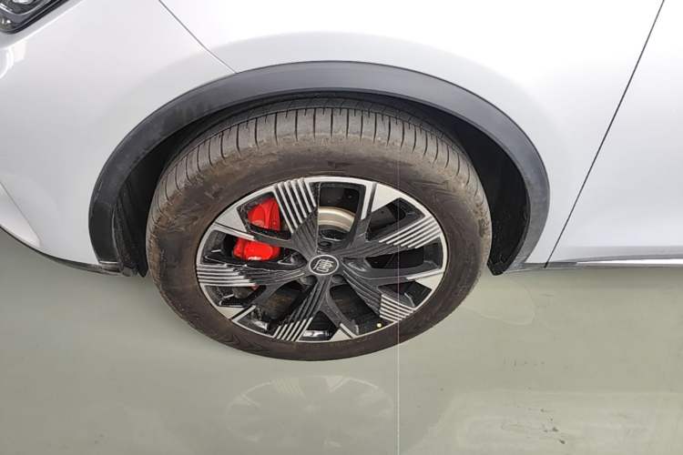 Used BYD Tang New Energy 2024 EV Champion Edition 730KM Deluxe Model Left Front Wheel Hub