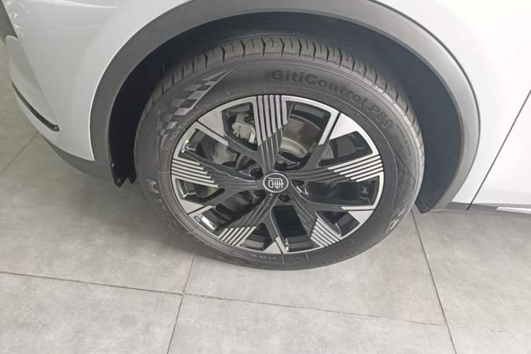 Used BYD Tang New Energy 2024 DM-i Glory Edition 112KM Flagship Model Left Front Wheel Hub