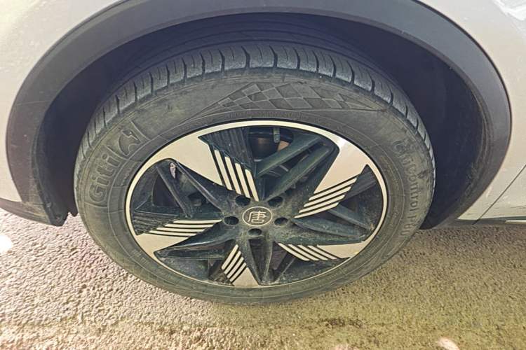 Used BYD Tang New Energy 2024 DM-i Glory Edition 112KM Prestige Model Left Front Wheel Hub