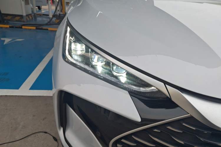 Used BYD Tang New Energy 2024 DM-i Glory Edition 112KM Prestige Model Right Front Headlight