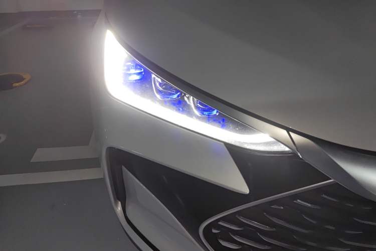 Used BYD Tang New Energy 2024 DM-i Glory Edition 112KM Prestige Model Right Front Headlight