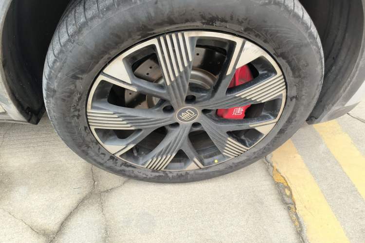 Used BYD Tang New Energy 2024 DM-i Glory Edition 200KM Flagship Model Right Front Wheel Hub