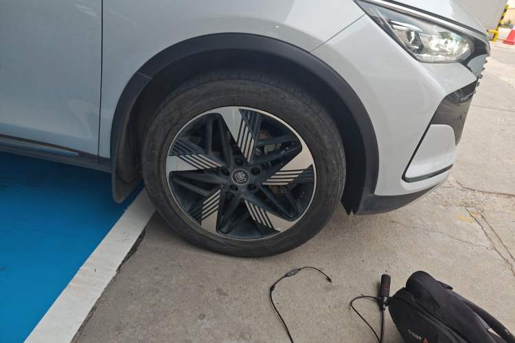 Used BYD Tang New Energy 2024 DM-i Glory Edition 112KM Prestige Model Right Front Wheel Hub